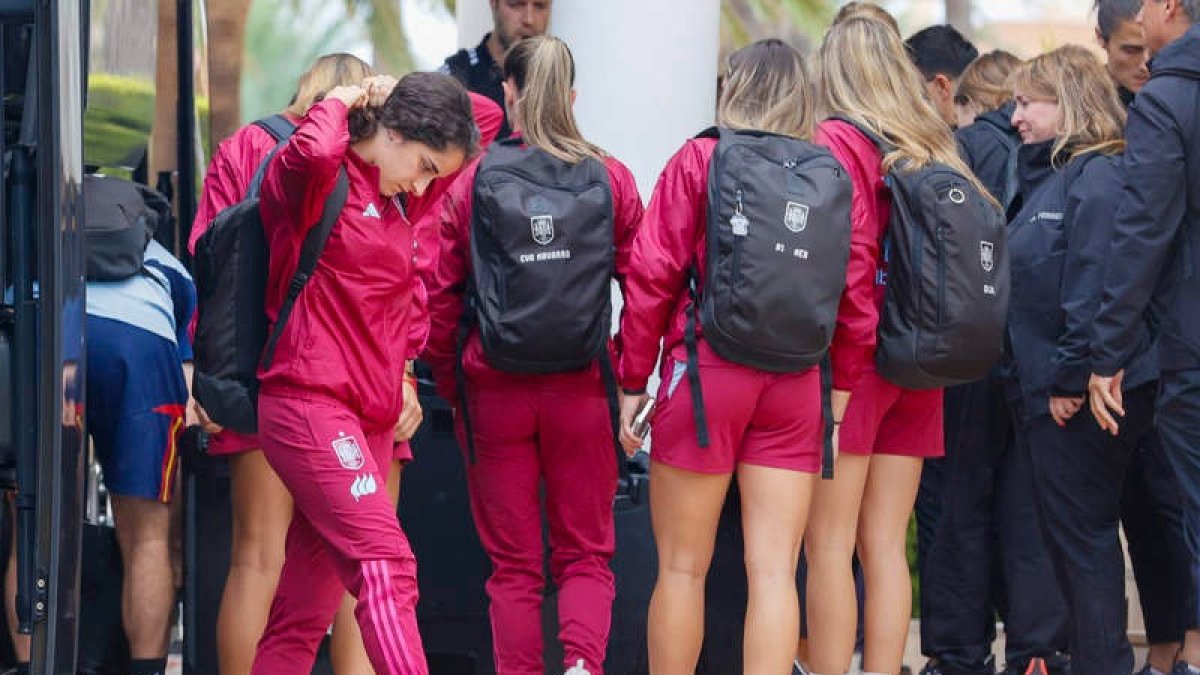 Varias de las jugadoras de la selección española femenina, ayer en la concentración. J. CARLOS CÁRDENAS