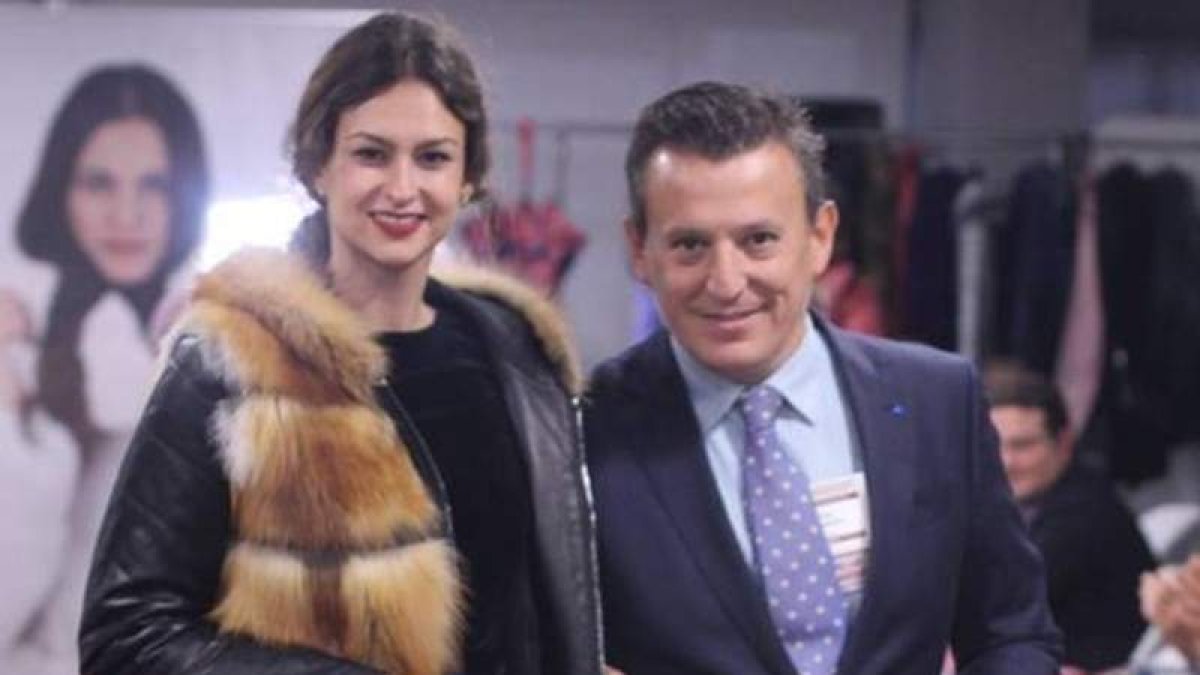 Lastra, con una modelo tras un desfile. DL