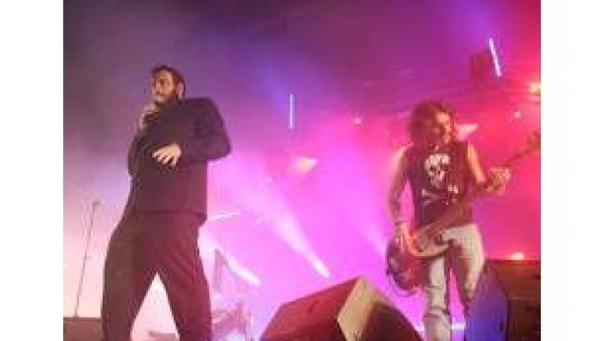 El grupo Marea actúa esta noche en el pabellón El Toralín