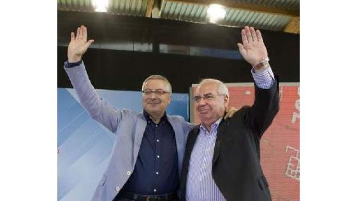 Blanco y Álvarez Areces, en la fiesta socialista en Oviedo.