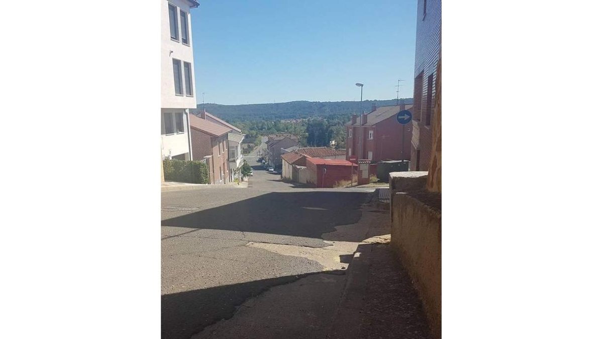 La cuesta de La Era de Villaquilambre está incluida en el asfaltado. DL