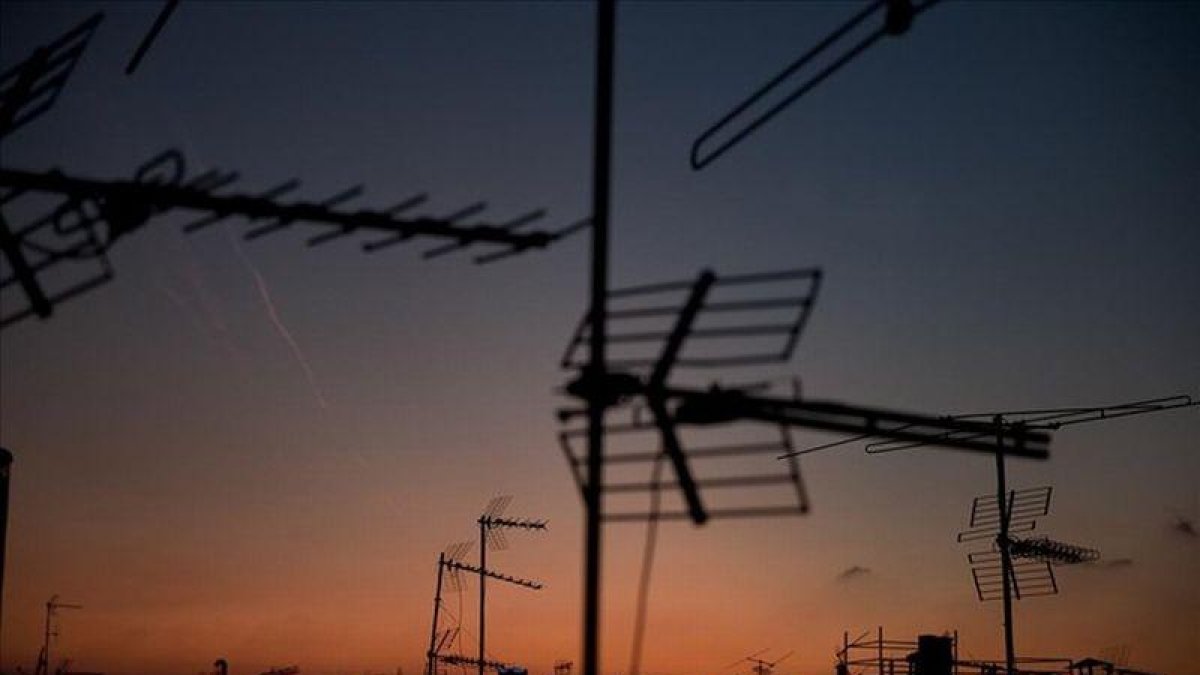 Antenas colectivas en los terrados de Barcelona.