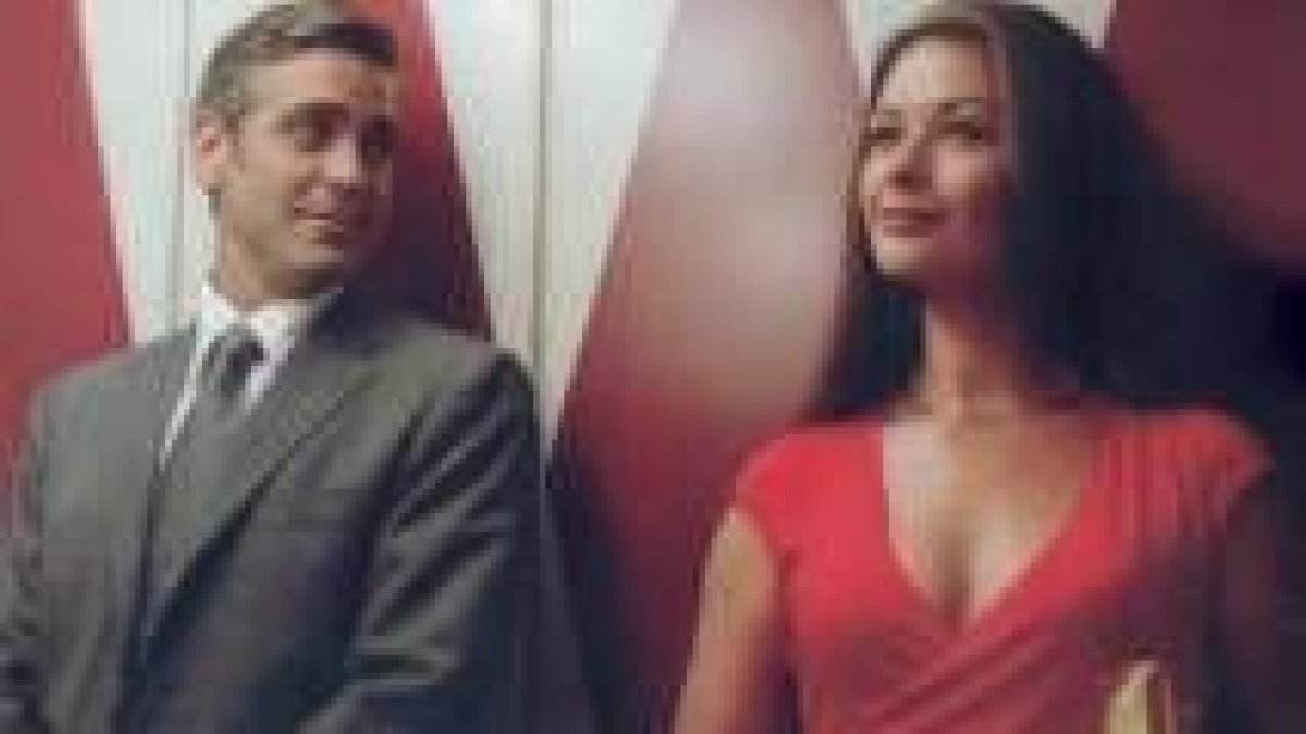 George Clooney y Catherine Zeta-Jones protagonizan este filme de guerra de sexos