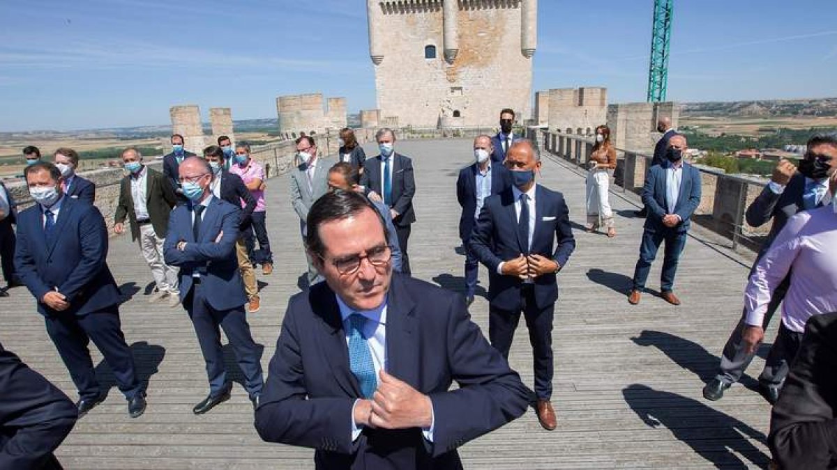Garamendi, en el castillo de Peñafiel durante un encuentro sobre Sociedad Digital y Fondos Next Generation organizado por la CEOE. P. SANTAMARÍA