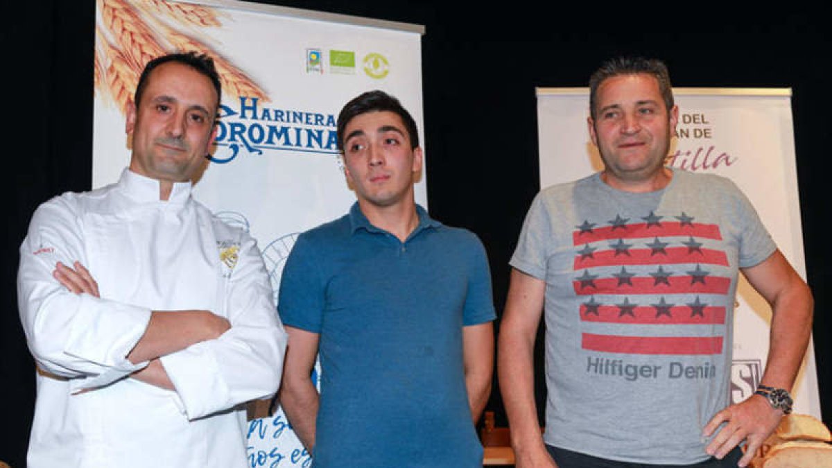 De izquierda a derecha, Álex, Daniel y el tercer clasificado. DL