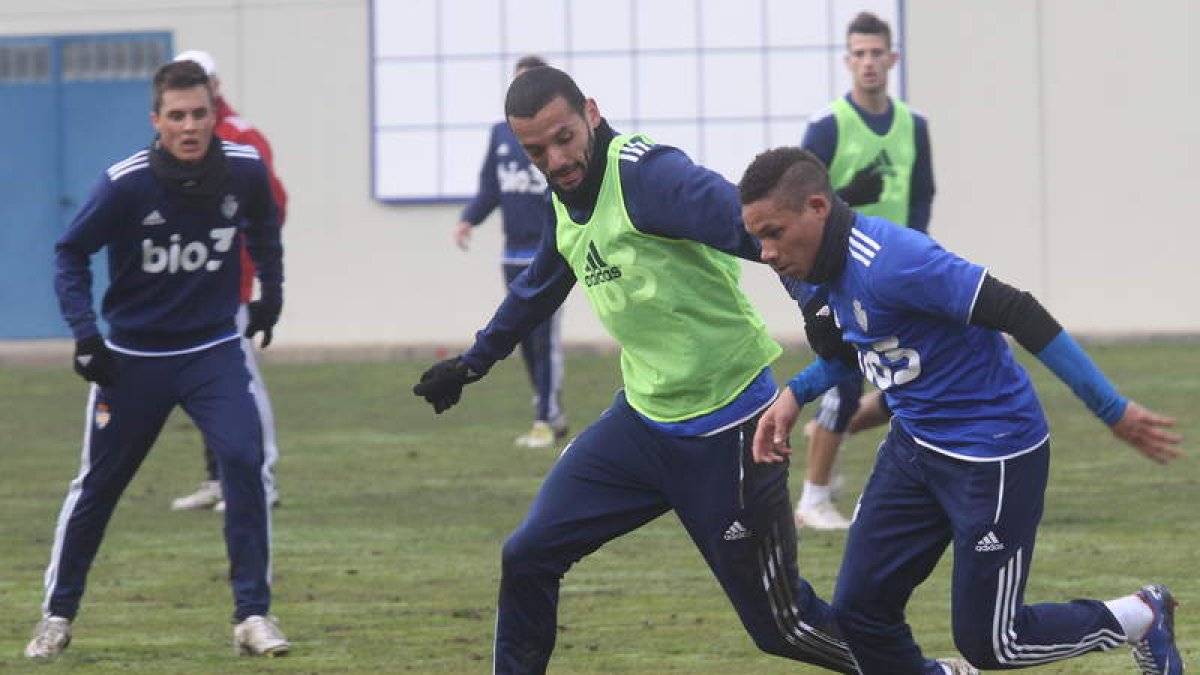 Posiblemente Yuri será el punta único en Huesca ante la baja de Mayordomo por sanción.