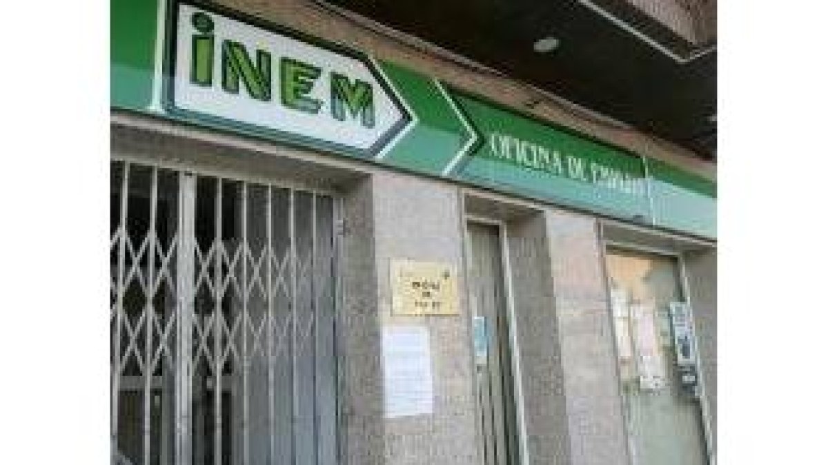En el mes de agosto había 4.374 personas inscritas en la oficina de empleo de Ponferrada