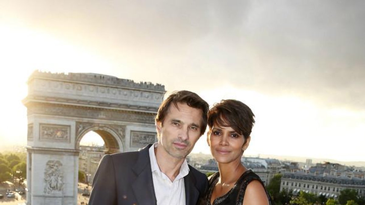 Halle Berry y Oliver Martínez en París.
