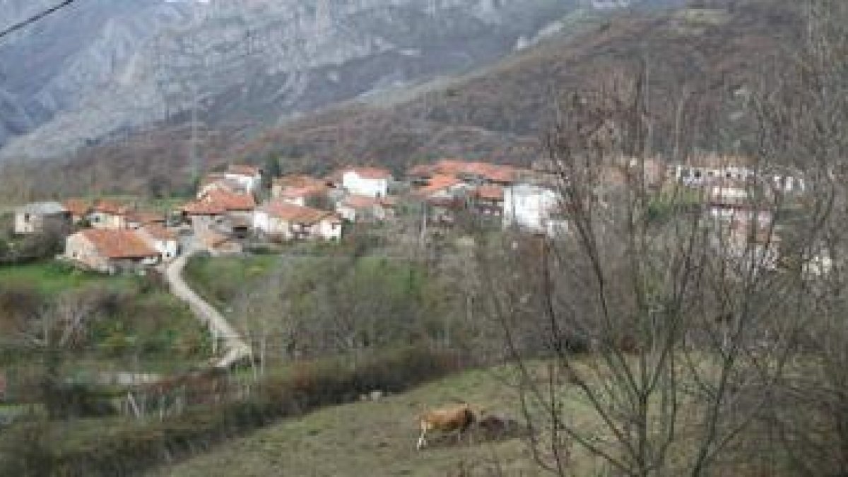 La vertiente leonesa es única en Europa por tener dentro de sus límites dos municipios completos.