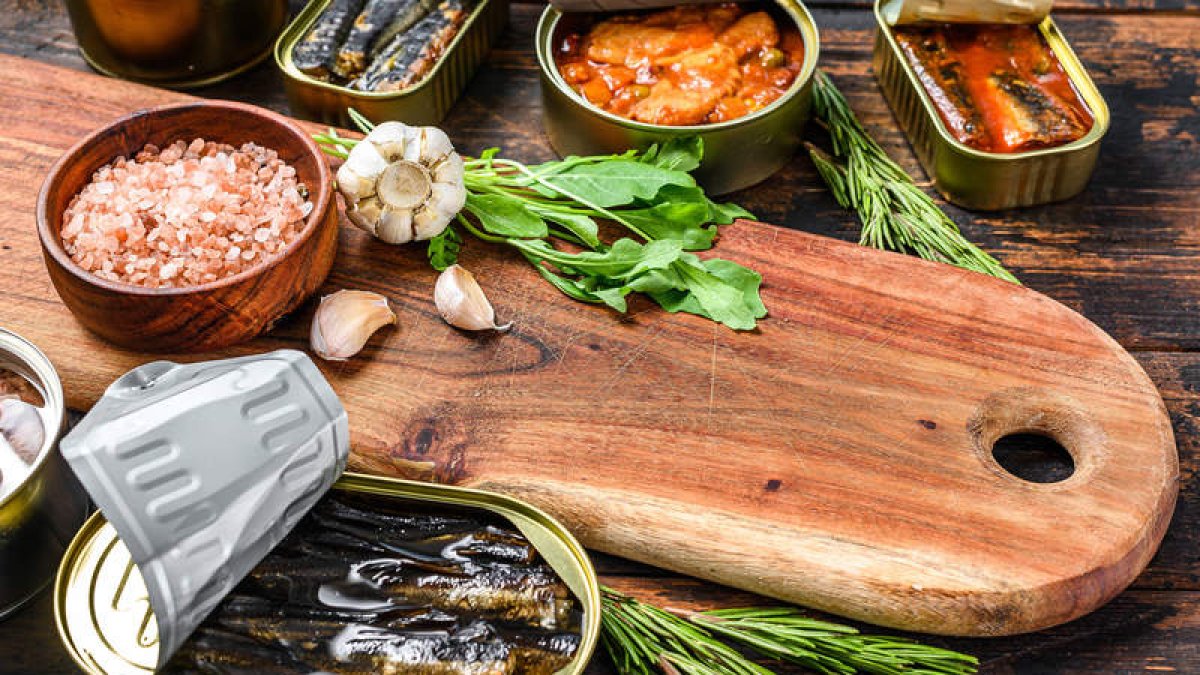 La sal, muy presente en las conservas, es uno de los elementos que hay que rebajar de la dieta cardiosaludable. IMEO / DL