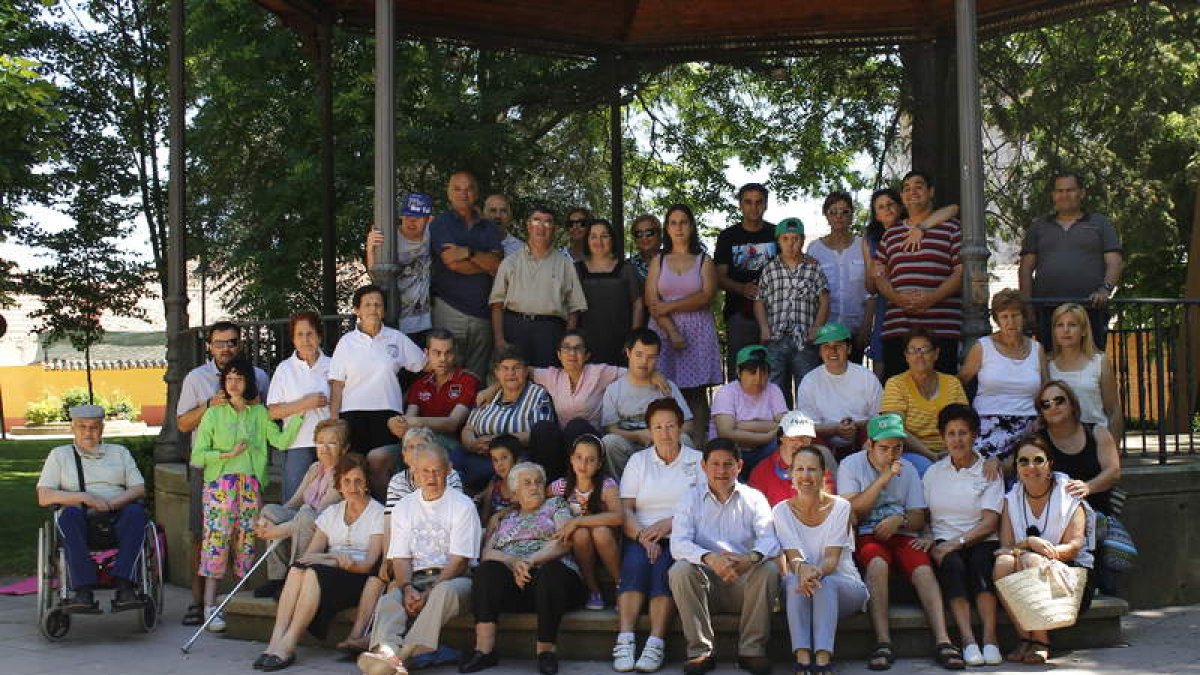 La jornada de convivencia se celebró en el Jardín de los Patos de la localidad coyantina.