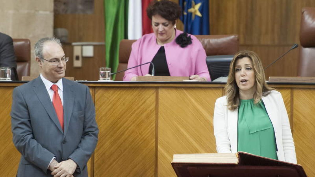 El presidente de la cámara andaluza durante la promesa del cargo de diputada de Susana Díaz.