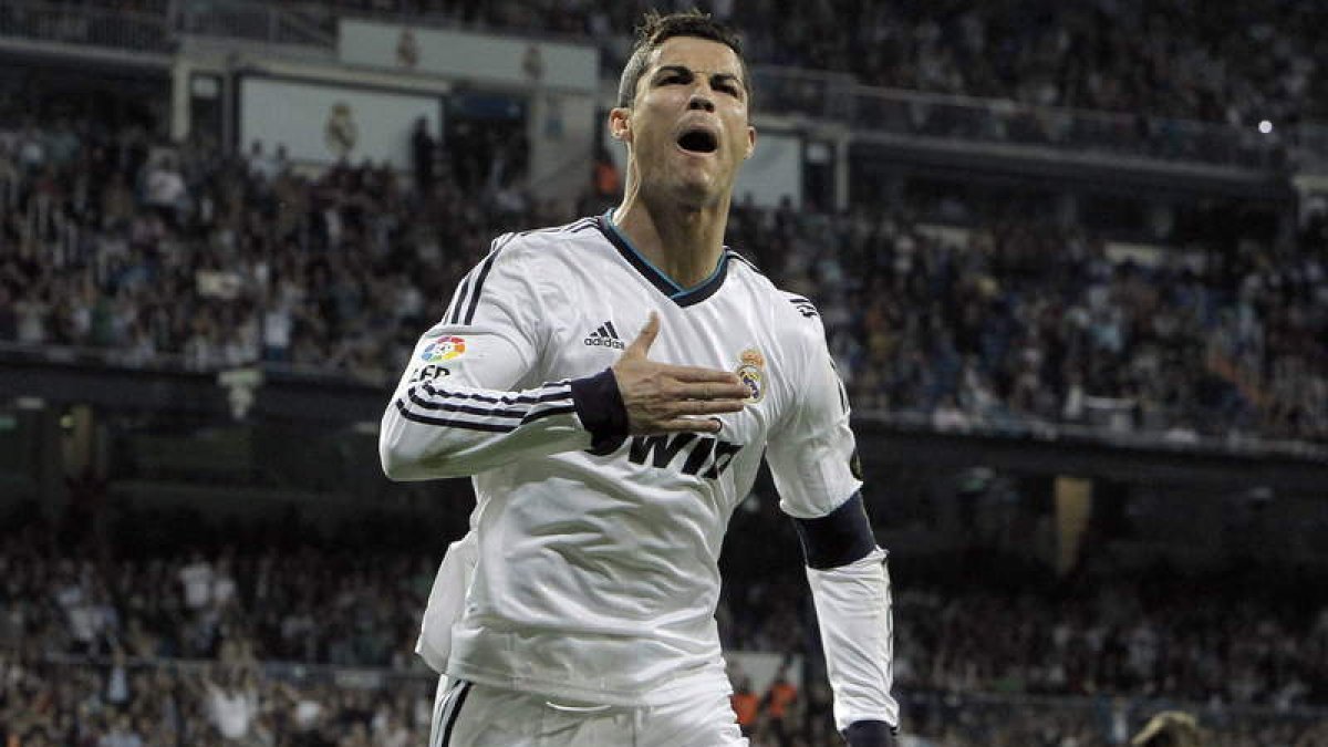 Cristiano Ronaldo celebra con rabia uno de sus goles en el Santiago Bernabéu.