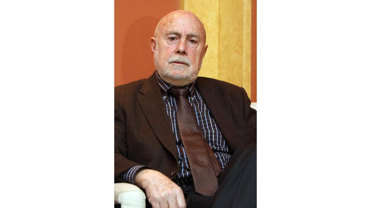 El escritor leonés Raúl Guerra Garrido