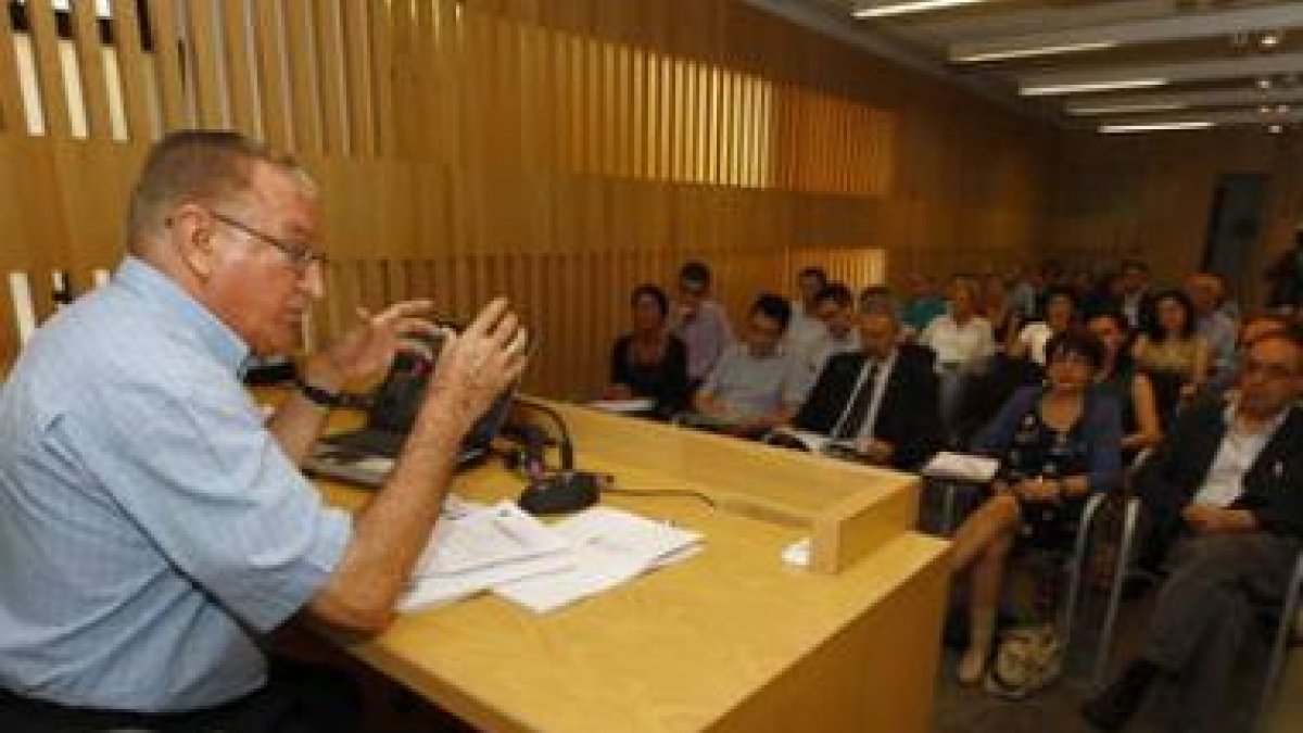 Nicolás Castellanos durante su intervención en la jornada de Internacionalización.