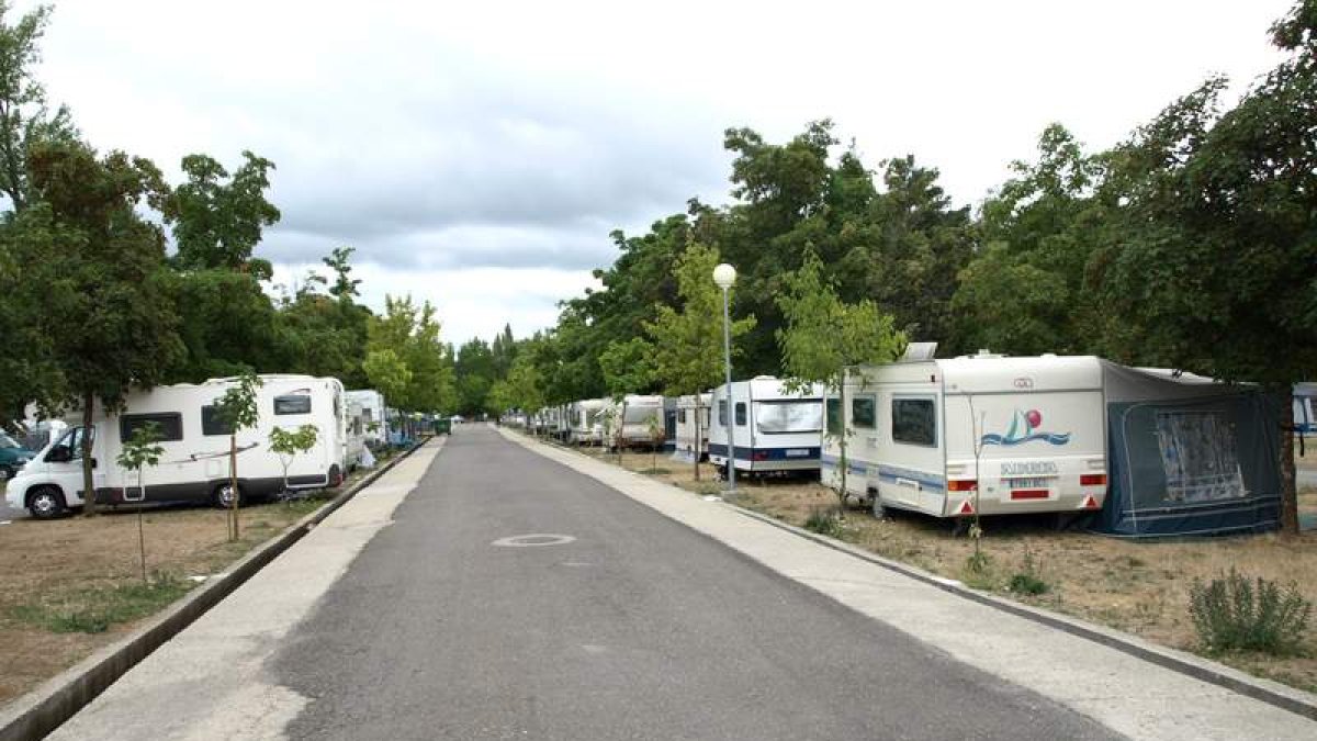 Camping municipal de Boñar, situado junto el paraje de El Soto.
