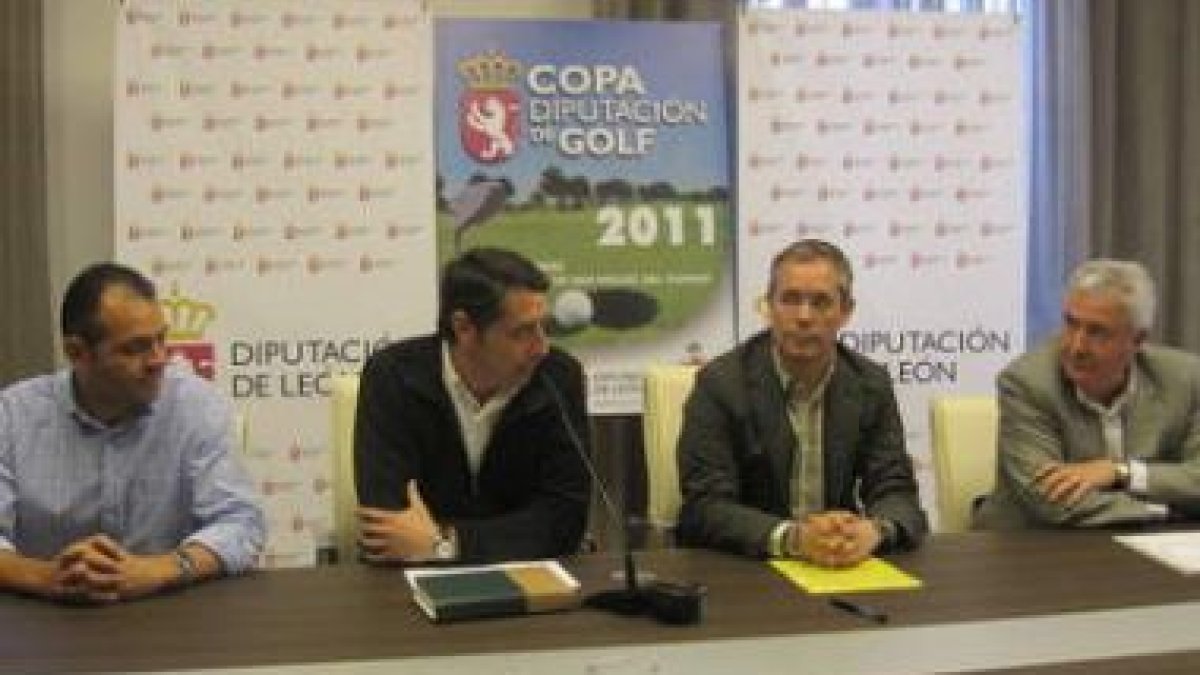 López de Benito, junto a los responsables del torneo.