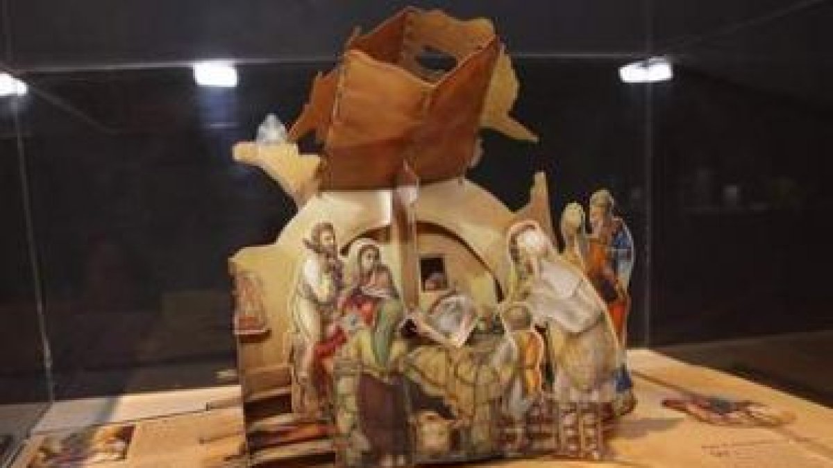 Uno de los ejemplares de la exposición Navidades de Papel, inaugurada en Palencia.