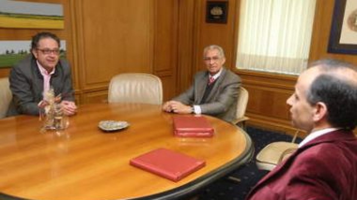 Javier Chamorro recibió a los representantes brasileños en el Ayuntamiento