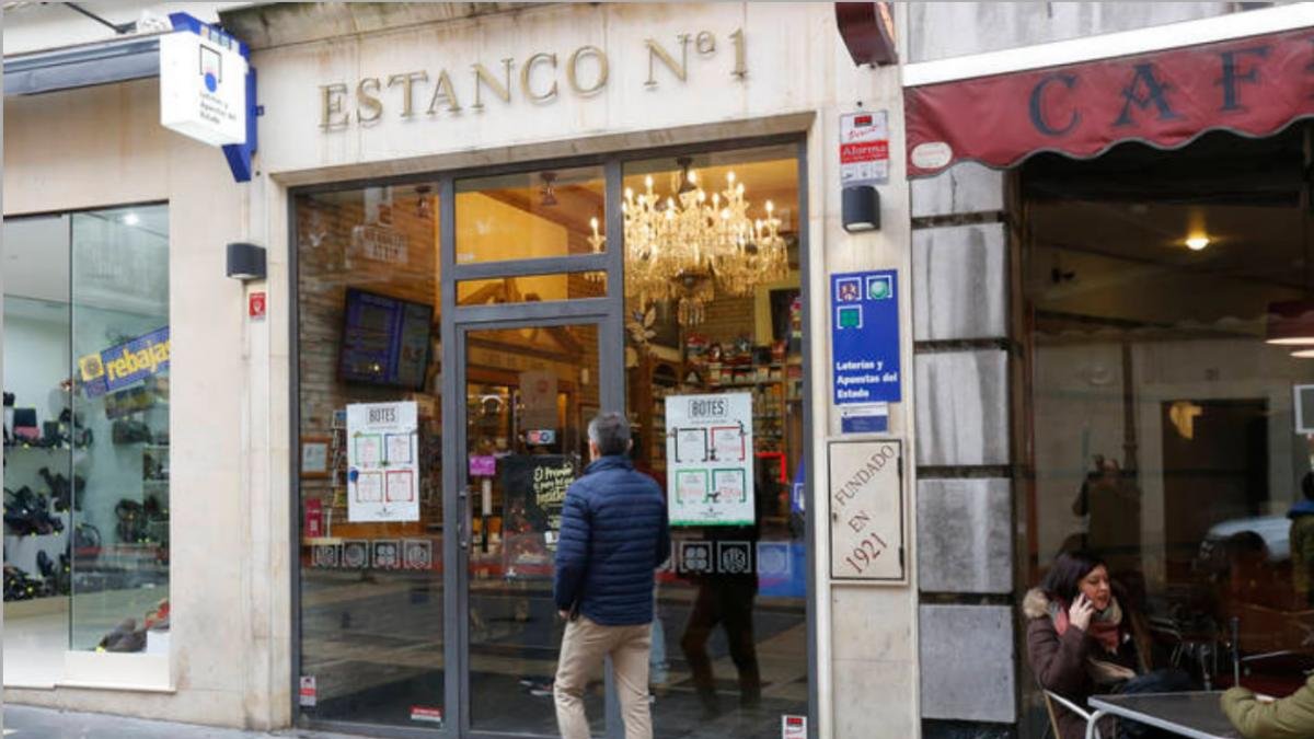 La Administración de Lotería donde fue vendido el segundo premio de la Lotería Nacional, en una imagen de archivo.