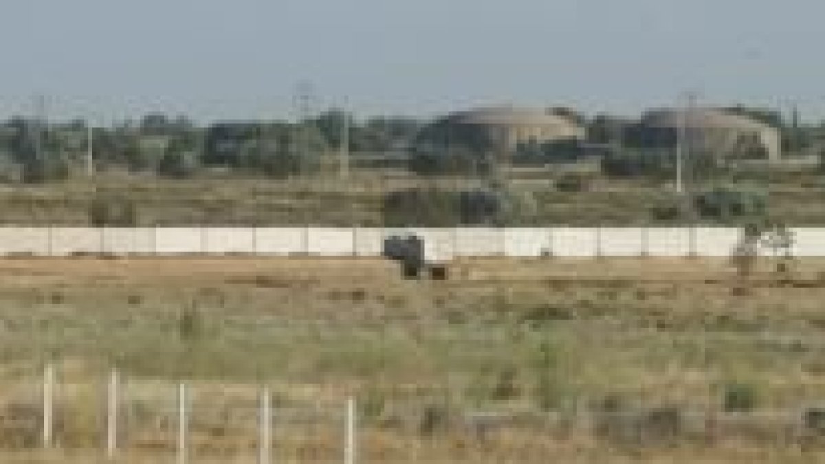 Los trabajos de cerramiento de las fincas que albergarán el desguace comenzaron el pasado día 18