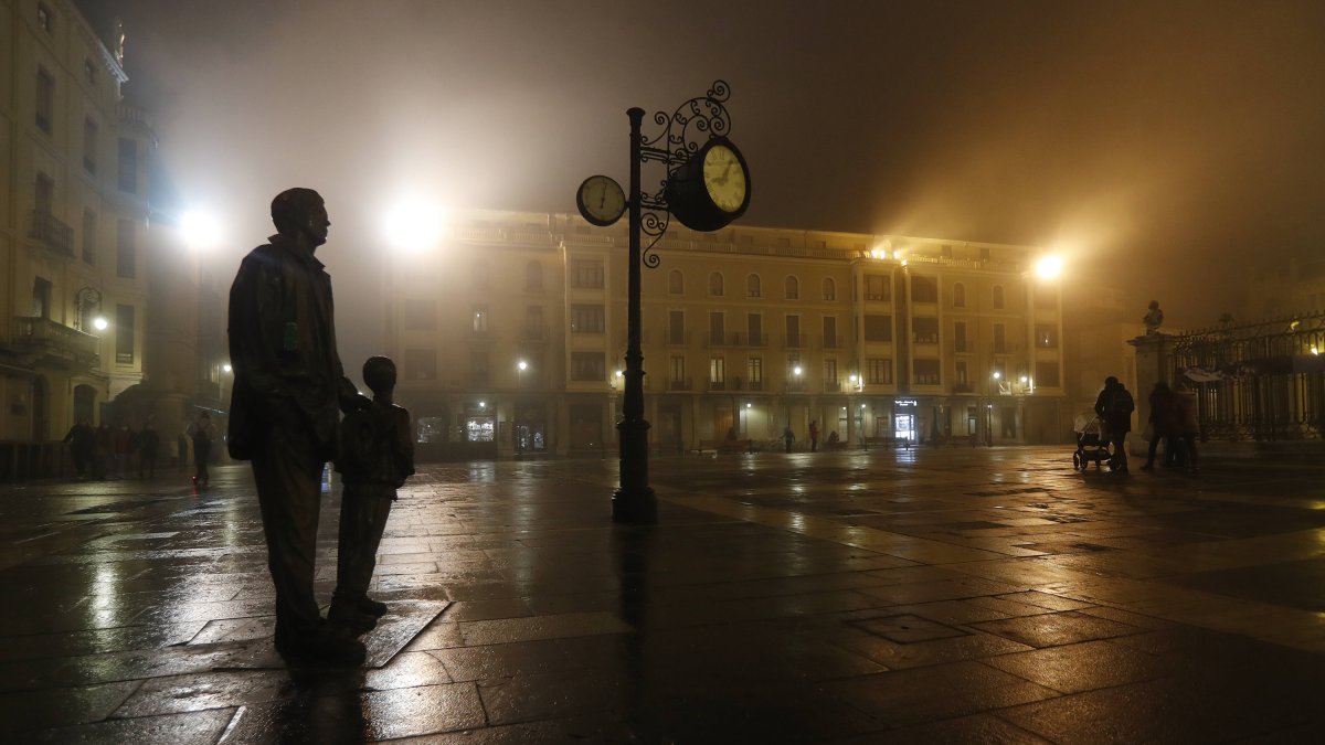 La plaza de Regla, donde ayer tuvo lugar la agresión por la que resultó detenido un hombre. JESÚS F. SALVADORES