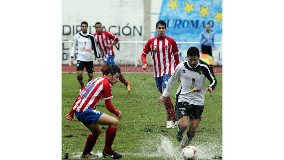 El líder supo adaptarse al estado del terreno de juego.
