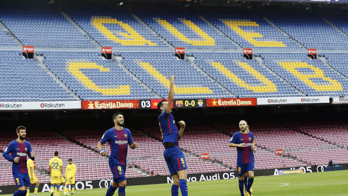 Sergio Busquets celebra su gol ante las Palmas en el partido de la séptima jornada de Liga. A. GARCÍA