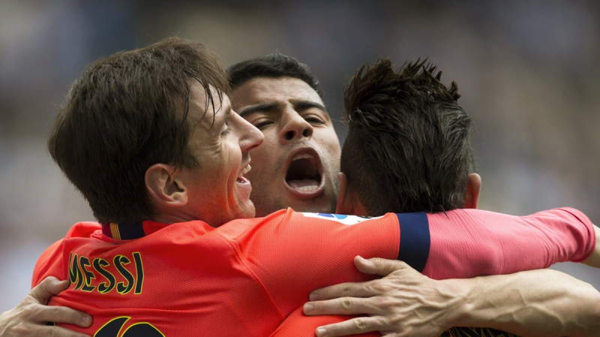 Messi, a la izquierda, celebra con Neymar y Rafinha, en el centro, el gol marcado ante el Espanyol, el segundo de su equipo