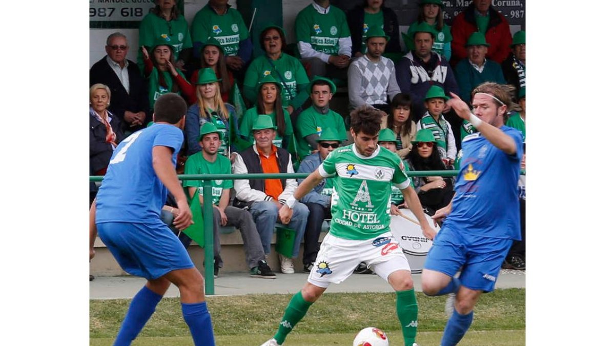 Taranilla, en el centro, brilló con luz propia frente a los mallorquines en el partido de vuelta