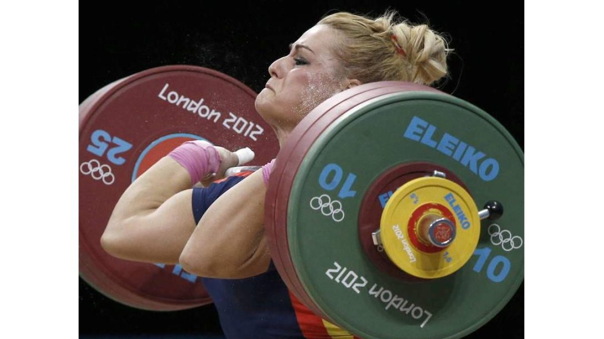 Lidia se lamenta tras firmar nulo en su tercer intento en dos tiempos que le impedía arrebatar a la rusa Kulesha la medalla de bronce.