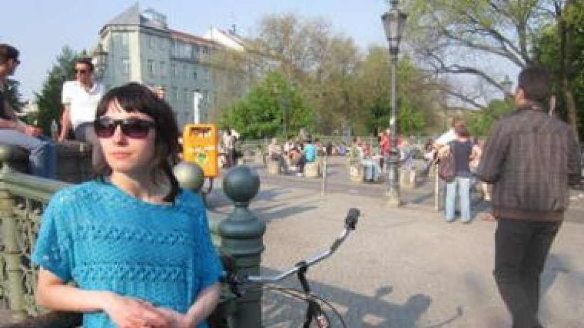 Ruth Barja fotografiada en un parque de Berlín, ciudad en la que se siente muy a gusto.