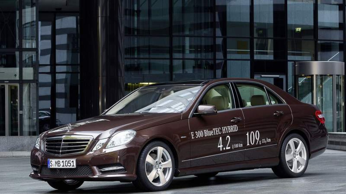 Mercedes presenta en el Salón de Detroit un modelo híbrido sobre la base del E300.