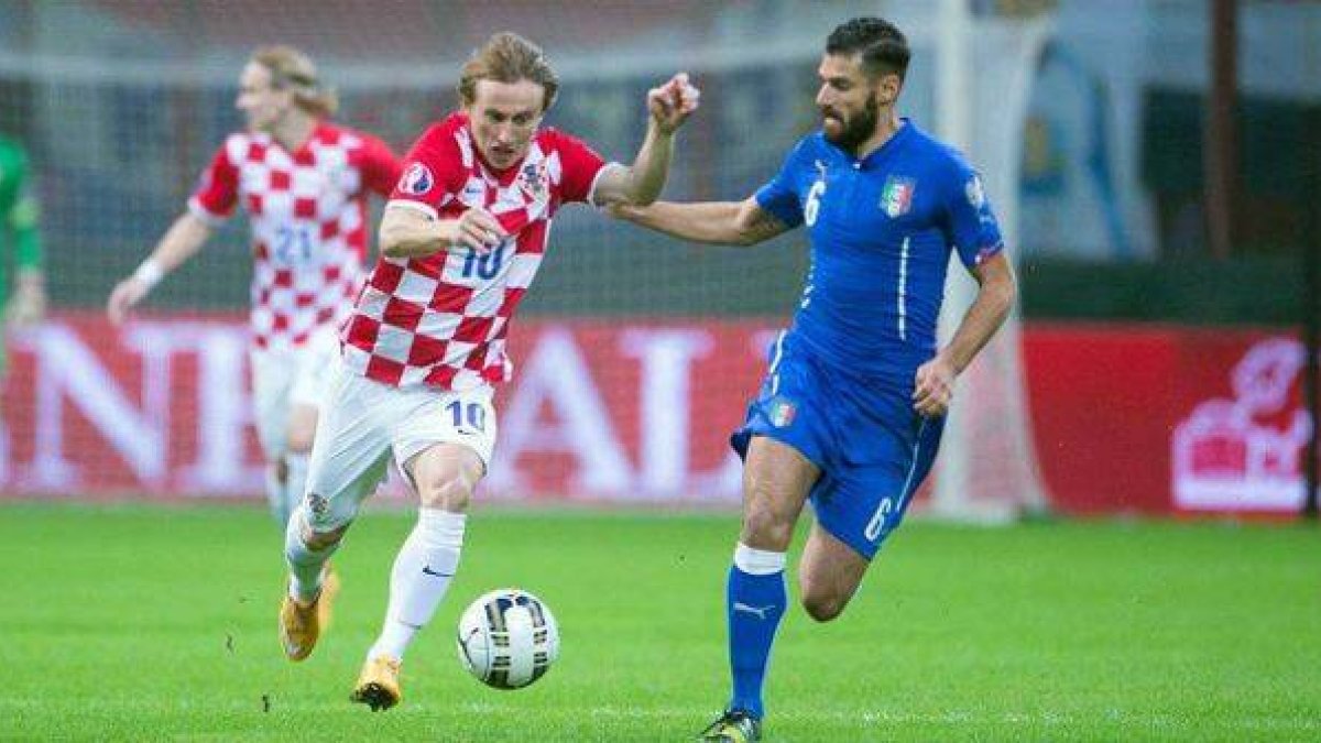 Luka Modrid (izquierda), en un momento del aprtido entre Croacia e Itallia del domingo pasado.