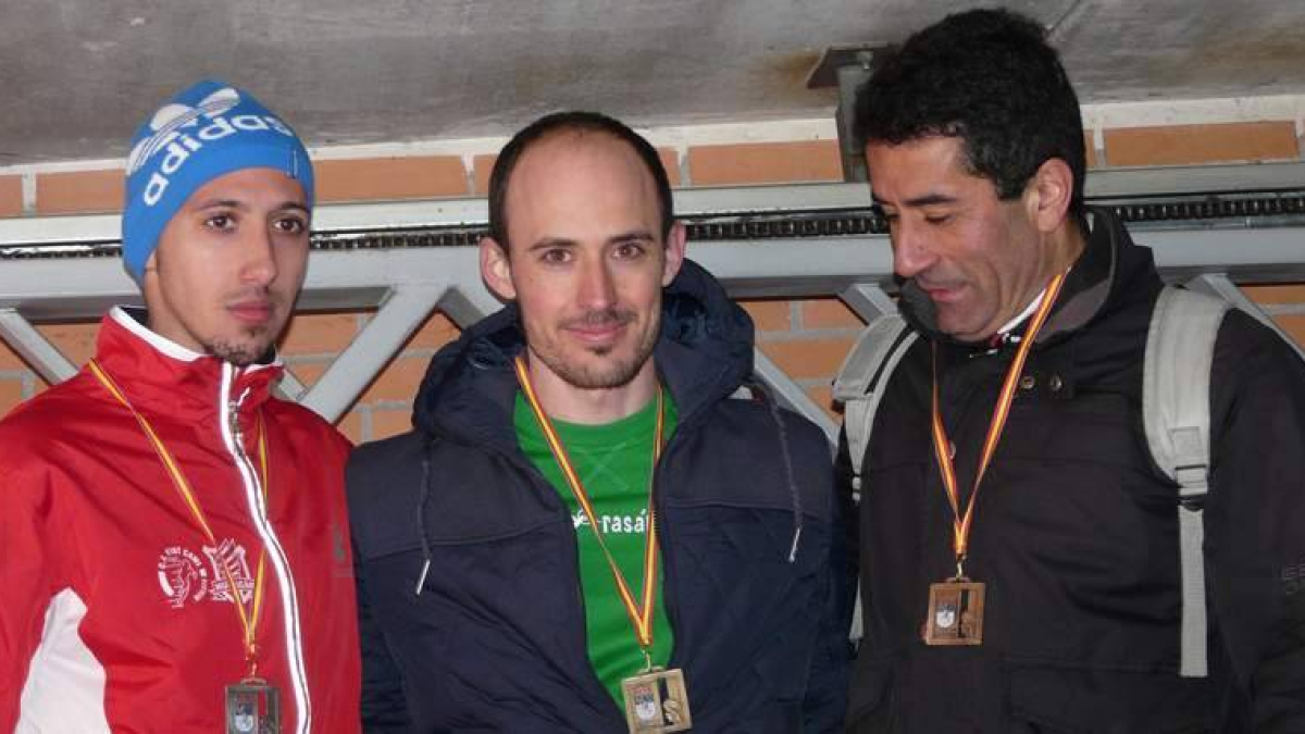 Francisco Arcilla, en el centro, con su medalla de oro.