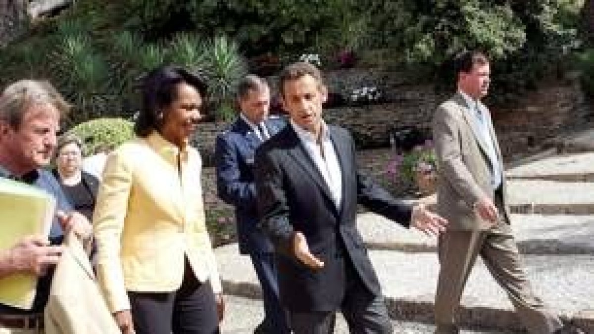 Condoleezza Rice conversa con Nicolás Sarkozy y Kouchner