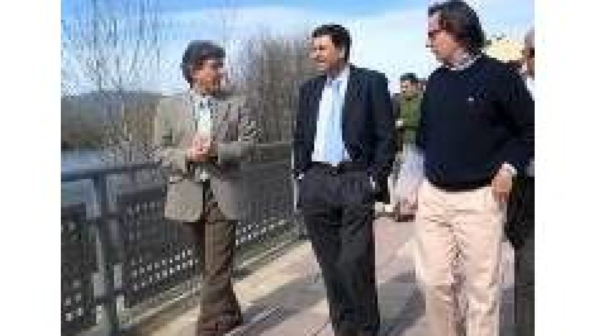 Esteban y Carriedo caminaron por el nuevo paseo de Carrizales