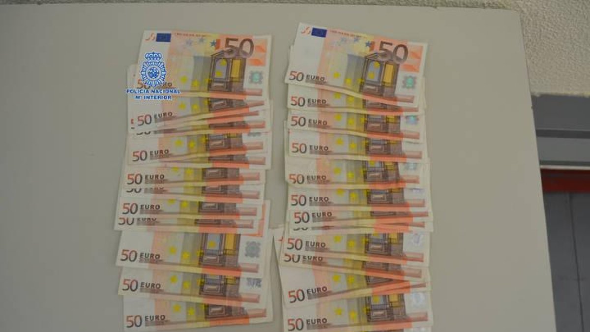 La Policía devolvió a sus propietarios casi 1.800 euros perdidos.