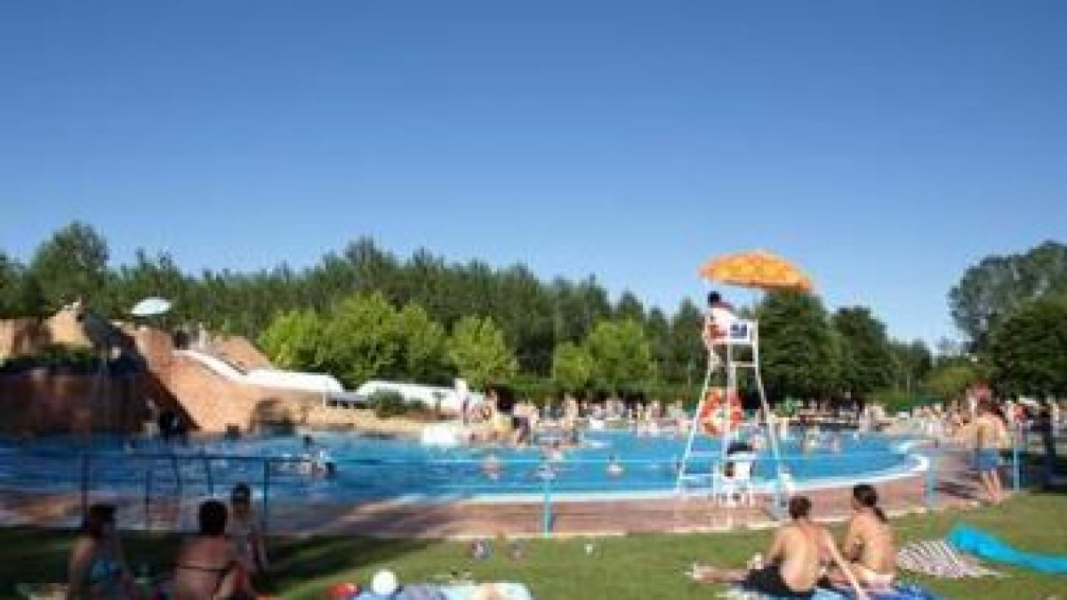 Fotografía de las piscinas de Valencia de Don Juan tomada este verano.