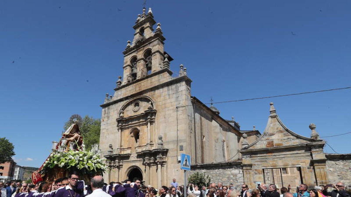 Los actos en el Santuario de la Quinta Angustia centran la actividad el día grande. L. DE LA MATA