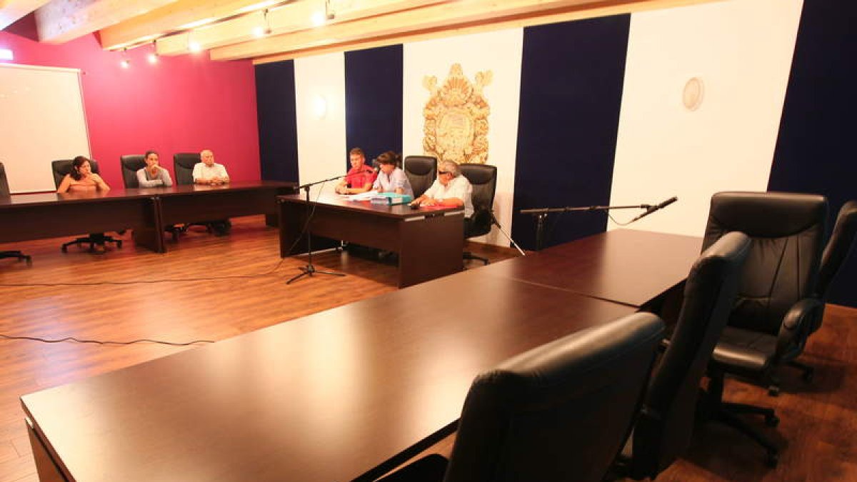 La bancada del grupo popular permaneció vacía en la última convocatoria de Pleno.