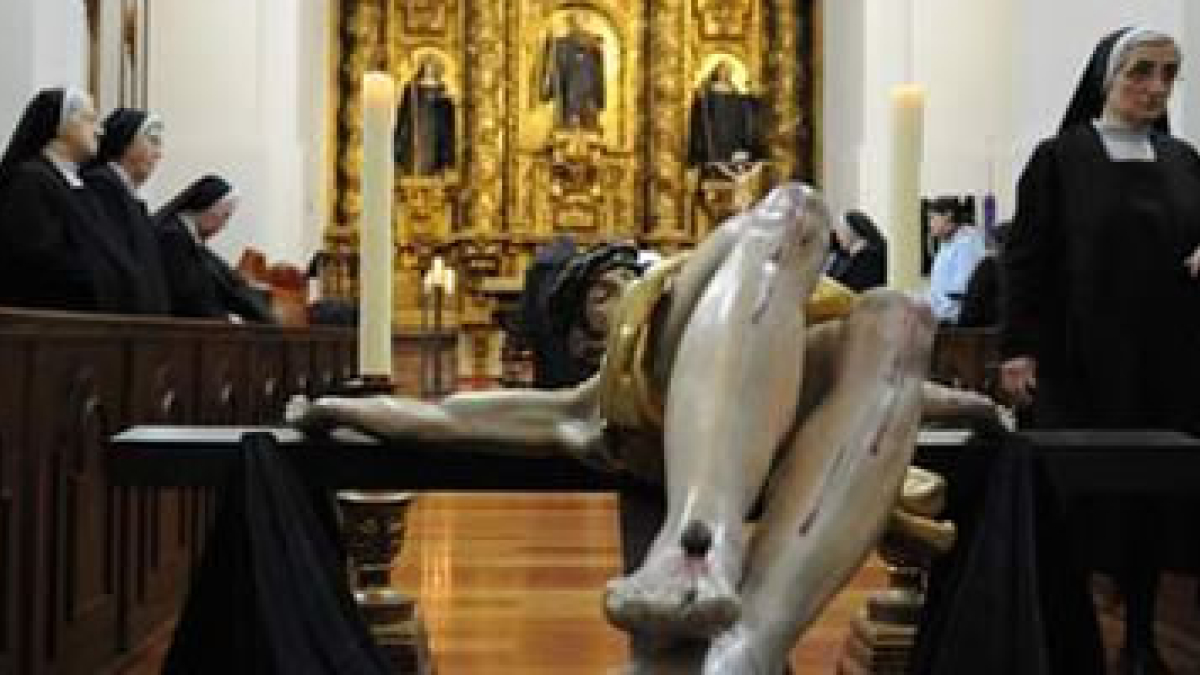 El besapié del Santo Cristo de la Redención dejó momentos especialmente bellos.