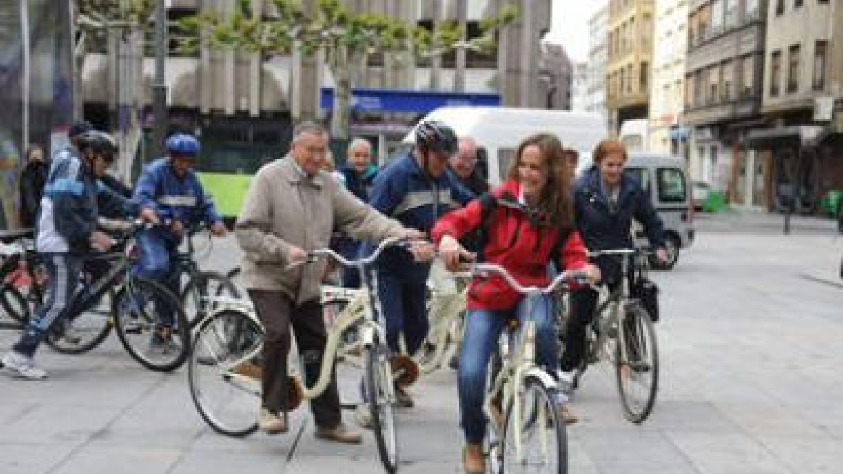 Catalina Díaz, junto a los mayores del Tour.