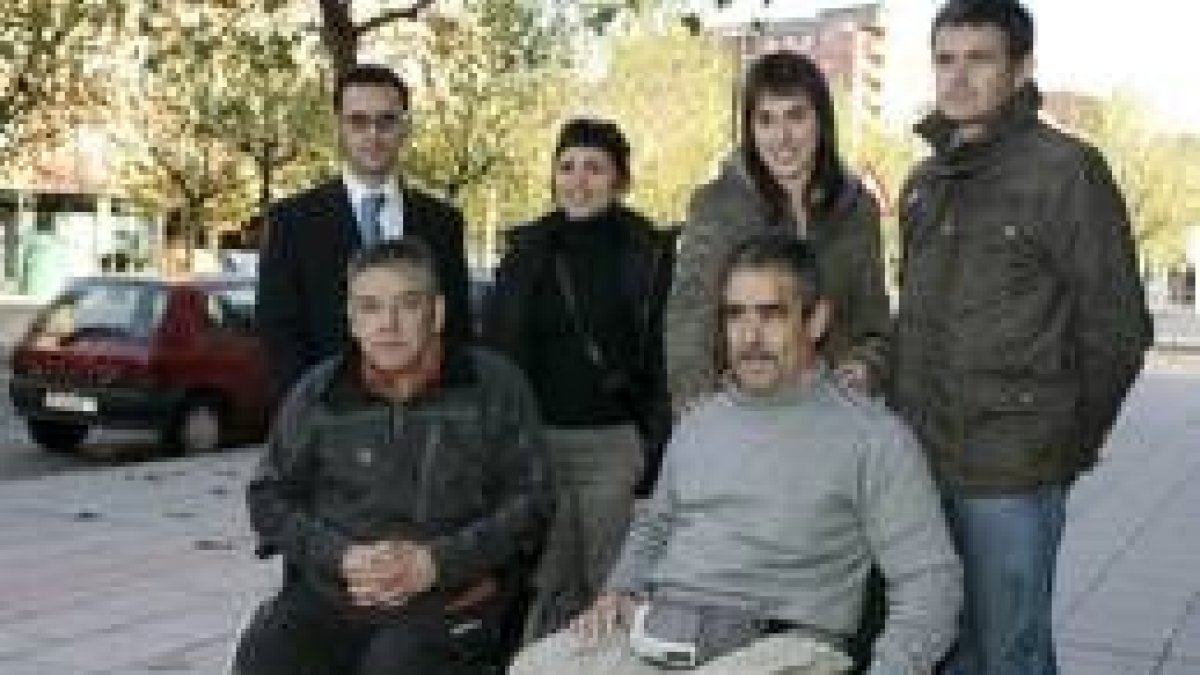 Ángel Díez y Amable García, junto al resto de miembros de fundación Deporte Solidario