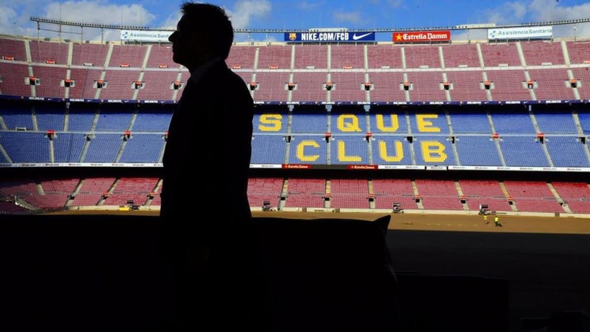 Bartomeu, en el palco del Camp Nou, tras una entrevista con EL PERIÓDICO.