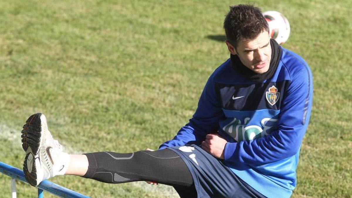 Jonathan Ruiz podría ser una de las novedades en el equpo tras su ausencia del campo en el duelo ante el Xerez Deportivo.
