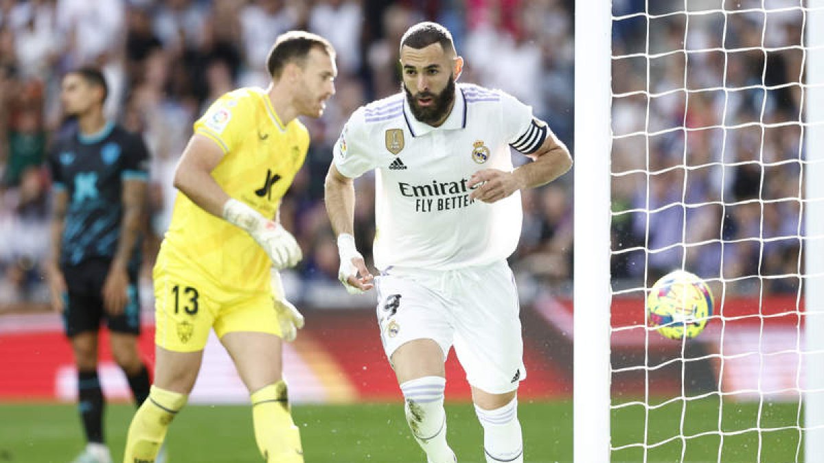 Benzema anotó tres goles en el triunfo del Real Madrid. JIMÉNEZ