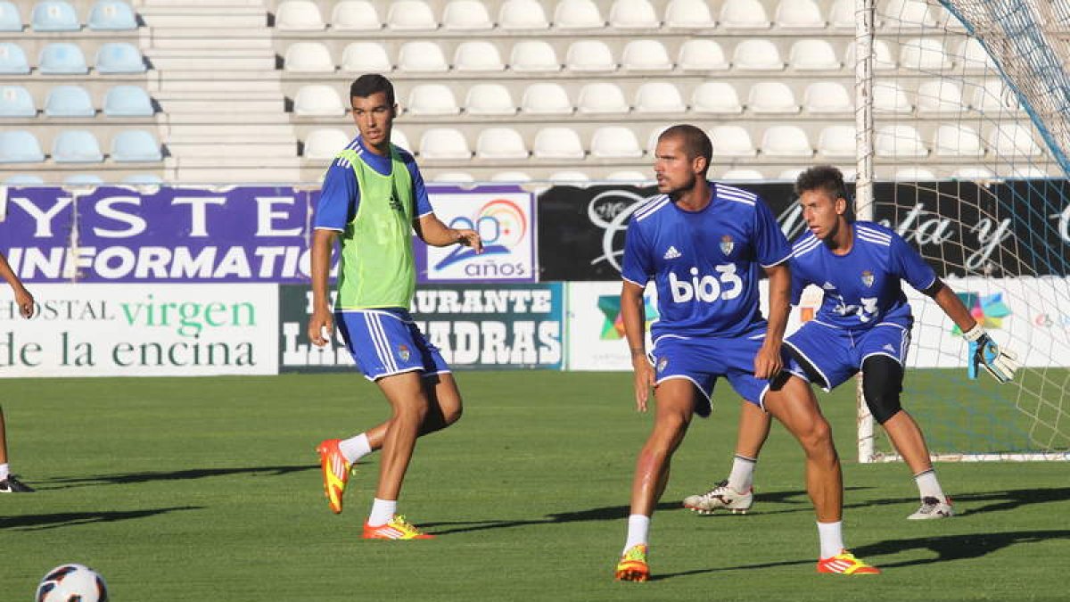 La Deportiva, con más efectivos, entrenó ayer por la tarde en El Toralín.