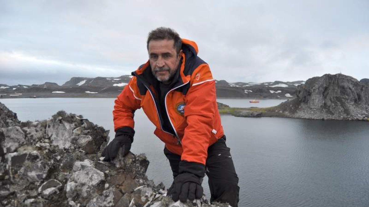 El capitán de fragata Javier Montojo Salazar sufrió una caída accidental desde el ‘Hespérides’. EFE