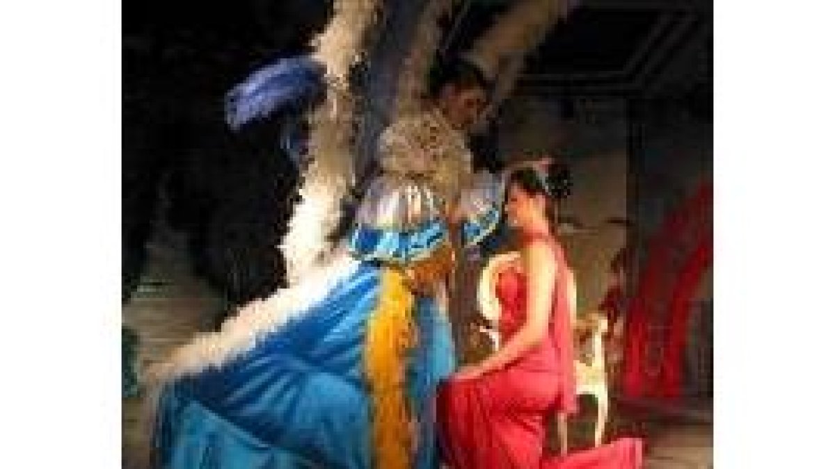 Natalia Silva, Musa del 2004, corona a Vanessa Castro como Musa del 2005